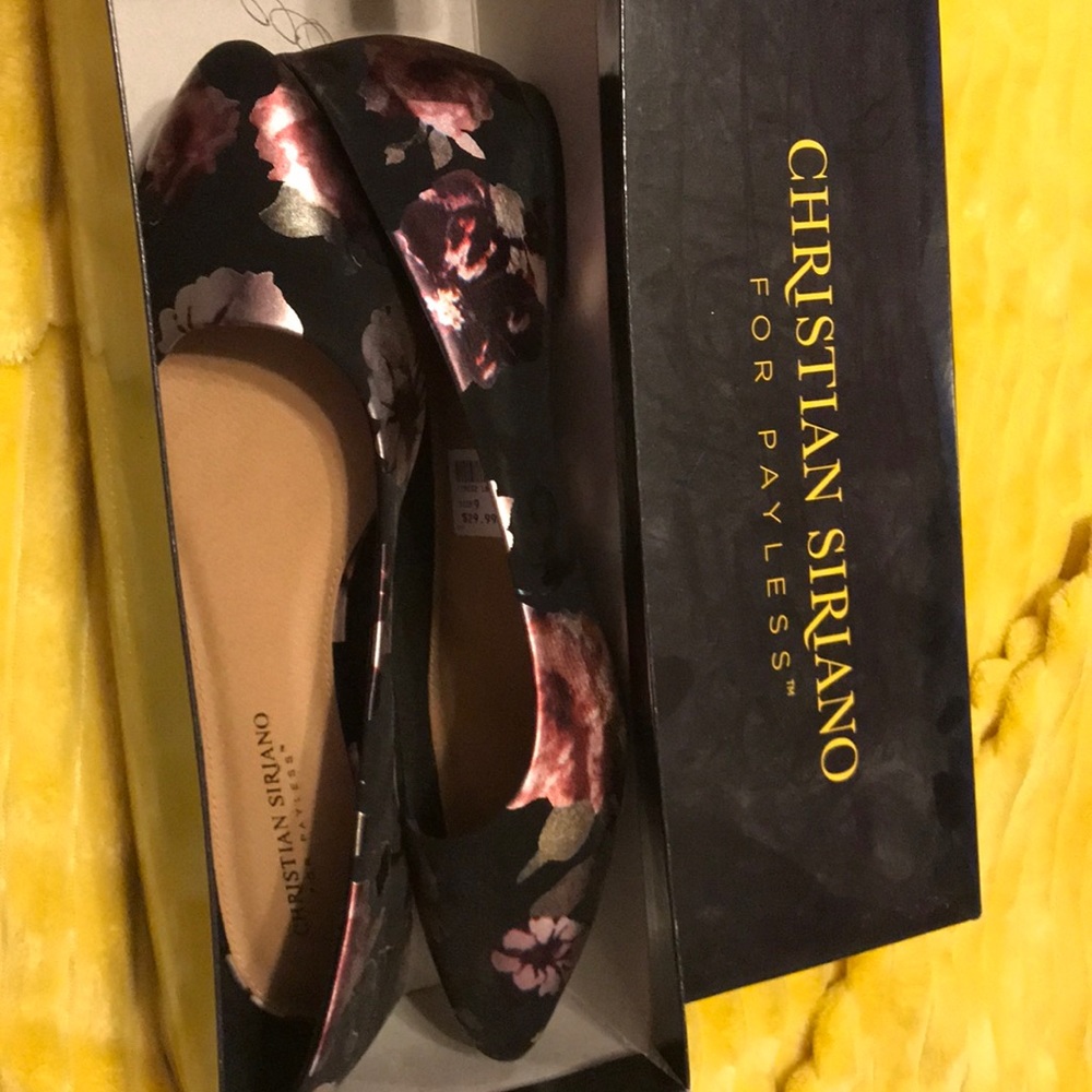 size 9 Black bade with purple flowers